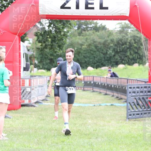 21.06.2026 - 29. Vierlanden-Triathlon Andreas Tolksdorf http://msf.ph/oto/9873790 21.06.2026 11:03:12 Ziel 312, 312 meine-sportfotos.de