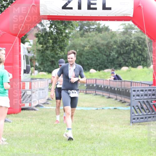 21.06.2026 - 29. Vierlanden-Triathlon Andreas Tolksdorf http://msf.ph/oto/9873798 21.06.2026 11:03:12 Ziel 312, 312 meine-sportfotos.de