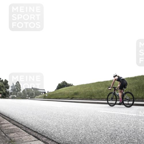 21.06.2026 - 29. Vierlanden-Triathlon H.Heesch http://msf.ph/oto/9873805 21.06.2026 12:34:05 Radfahren 804, 929, 1002, 1015 meine-sportfotos.de