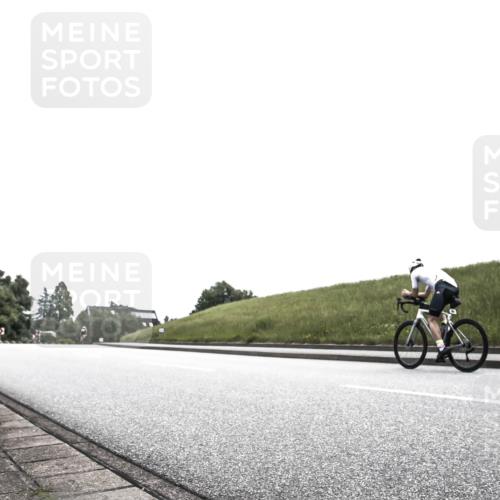 21.06.2026 - 29. Vierlanden-Triathlon H.Heesch http://msf.ph/oto/9873810 21.06.2026 12:34:11 Radfahren 929 meine-sportfotos.de