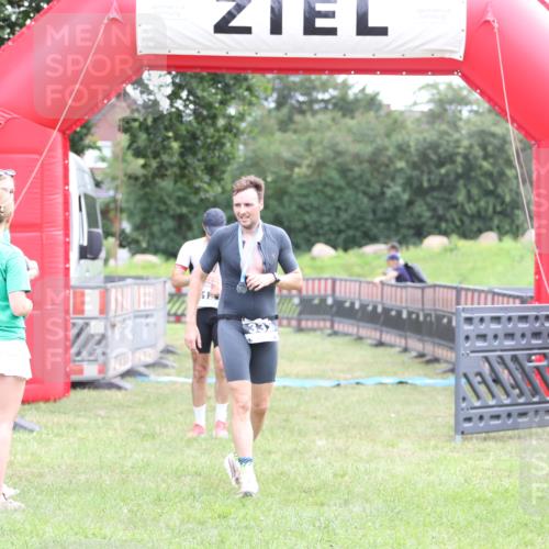 21.06.2026 - 29. Vierlanden-Triathlon Andreas Tolksdorf http://msf.ph/oto/9873816 21.06.2026 11:03:12 Ziel 312, 312 meine-sportfotos.de
