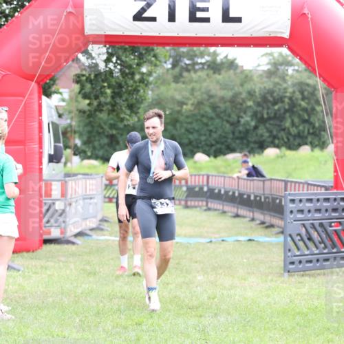 21.06.2026 - 29. Vierlanden-Triathlon Andreas Tolksdorf http://msf.ph/oto/9873824 21.06.2026 11:03:12 Ziel 312, 312 meine-sportfotos.de