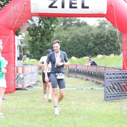 21.06.2026 - 29. Vierlanden-Triathlon Andreas Tolksdorf http://msf.ph/oto/9873834 21.06.2026 11:03:12 Ziel 312, 312 meine-sportfotos.de