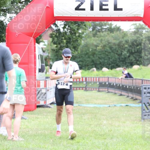 21.06.2026 - 29. Vierlanden-Triathlon Andreas Tolksdorf http://msf.ph/oto/9873863 21.06.2026 11:03:18 Ziel  meine-sportfotos.de