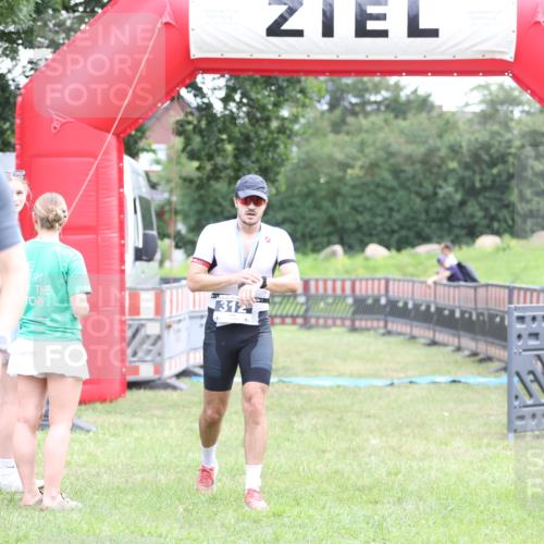 21.06.2026 - 29. Vierlanden-Triathlon Andreas Tolksdorf http://msf.ph/oto/9873885 21.06.2026 11:03:18 Ziel  meine-sportfotos.de