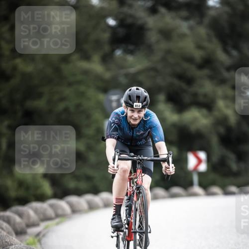 21.06.2026 - 29. Vierlanden-Triathlon H.Heesch http://msf.ph/oto/9873889 21.06.2026 12:15:57 Radfahren 818, 833, 852 meine-sportfotos.de