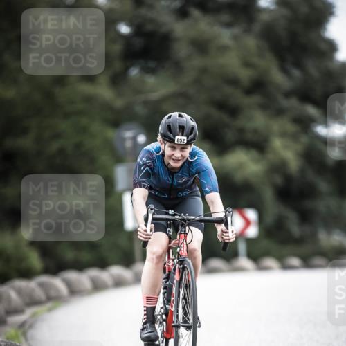 21.06.2026 - 29. Vierlanden-Triathlon H.Heesch http://msf.ph/oto/9873896 21.06.2026 12:15:57 Radfahren 818, 833, 852 meine-sportfotos.de