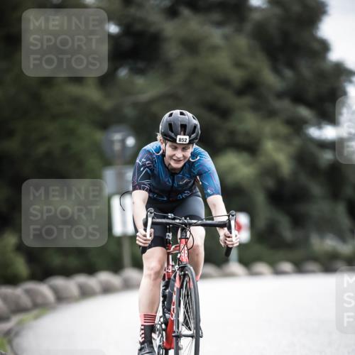21.06.2026 - 29. Vierlanden-Triathlon H.Heesch http://msf.ph/oto/9873902 21.06.2026 12:15:57 Radfahren 818, 833, 852 meine-sportfotos.de