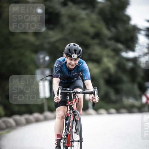21.06.2026 - 29. Vierlanden-Triathlon H.Heesch http://msf.ph/oto/9873906 21.06.2026 12:15:57 Radfahren 818, 833, 852 meine-sportfotos.de