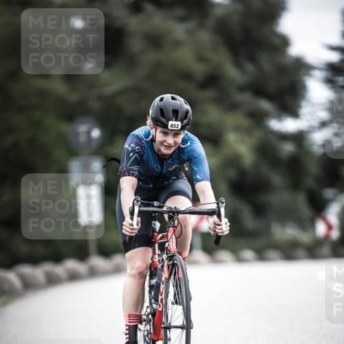 21.06.2026 - 29. Vierlanden-Triathlon H.Heesch http://msf.ph/oto/9873908 21.06.2026 12:15:57 Radfahren 818, 833, 852 meine-sportfotos.de