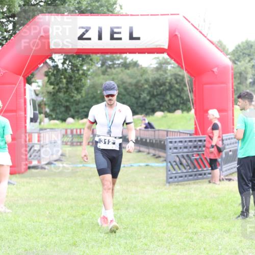 21.06.2026 - 29. Vierlanden-Triathlon Andreas Tolksdorf http://msf.ph/oto/9873910 21.06.2026 11:03:19 Ziel  meine-sportfotos.de