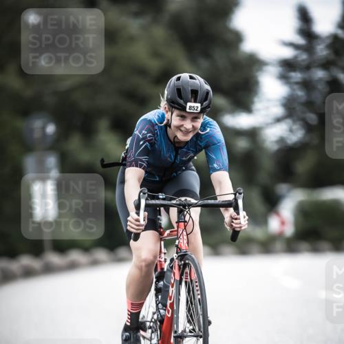 21.06.2026 - 29. Vierlanden-Triathlon H.Heesch http://msf.ph/oto/9873924 21.06.2026 12:15:57 Radfahren 818, 833, 852 meine-sportfotos.de