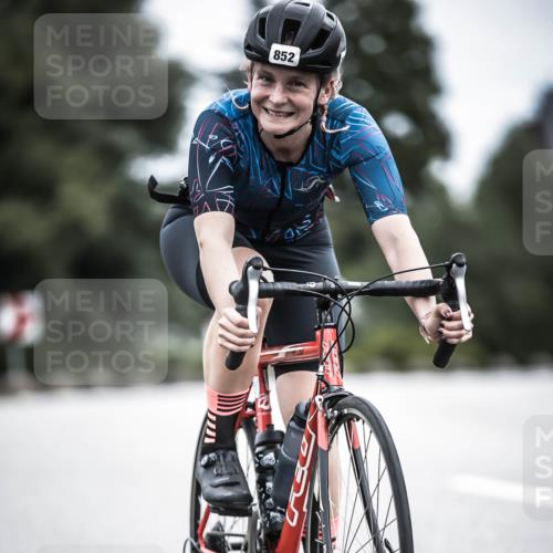 21.06.2026 - 29. Vierlanden-Triathlon H.Heesch http://msf.ph/oto/9873946 21.06.2026 12:15:58 Radfahren 818, 852 meine-sportfotos.de