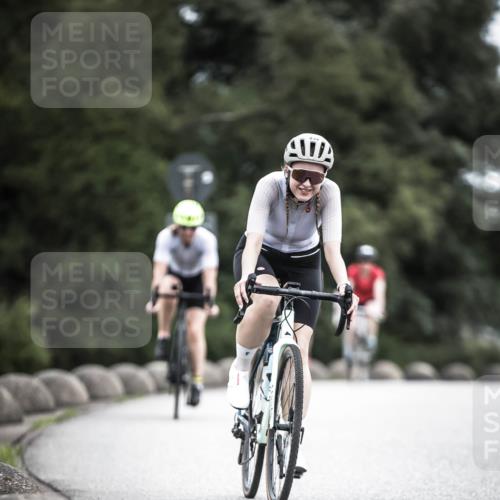 21.06.2026 - 29. Vierlanden-Triathlon H.Heesch http://msf.ph/oto/9873969 21.06.2026 12:16:08 Radfahren 834, 837, 856, 861 meine-sportfotos.de