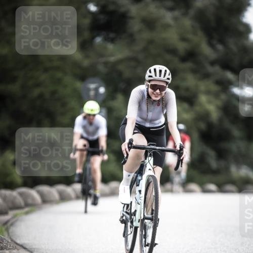 21.06.2026 - 29. Vierlanden-Triathlon H.Heesch http://msf.ph/oto/9873973 21.06.2026 12:16:08 Radfahren 834, 837, 856, 861 meine-sportfotos.de