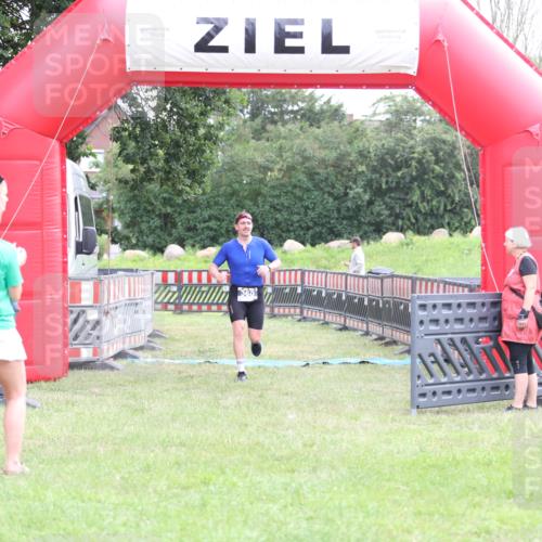 21.06.2026 - 29. Vierlanden-Triathlon Andreas Tolksdorf http://msf.ph/oto/9874022 21.06.2026 11:04:19 Ziel 360, 360 meine-sportfotos.de