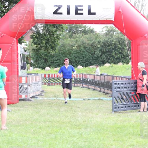 21.06.2026 - 29. Vierlanden-Triathlon Andreas Tolksdorf http://msf.ph/oto/9874029 21.06.2026 11:04:19 Ziel 360, 360 meine-sportfotos.de
