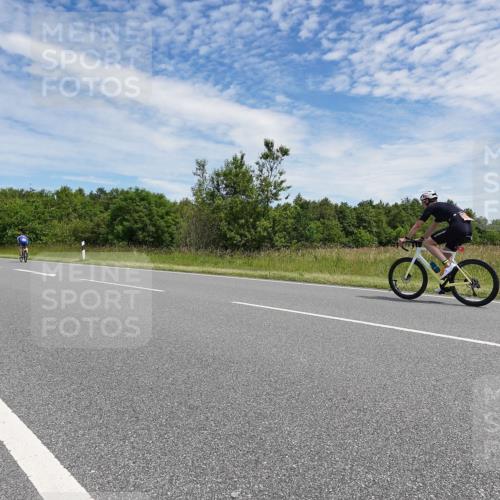21.06.2026 - Viking Triathlon Michael Burmester http://msf.ph/oto/9874055 21.06.2026 12:45:49 Radfahren 54, 135, 205, 238, 309, 421 meine-sportfotos.de