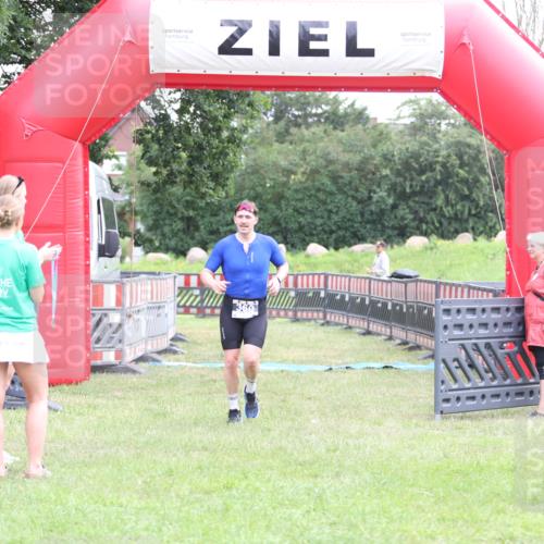 21.06.2026 - 29. Vierlanden-Triathlon Andreas Tolksdorf http://msf.ph/oto/9874058 21.06.2026 11:04:21 Ziel 360, 360 meine-sportfotos.de