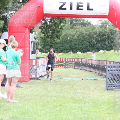 21.06.2026 - 29. Vierlanden-Triathlon Andreas Tolksdorf http://msf.ph/oto/9874074 21.06.2026 11:04:40 Ziel 420, 420 meine-sportfotos.de
