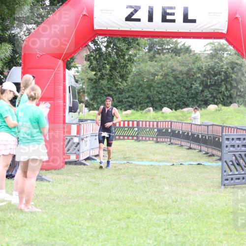 21.06.2026 - 29. Vierlanden-Triathlon Andreas Tolksdorf http://msf.ph/oto/9874088 21.06.2026 11:04:40 Ziel 420, 420 meine-sportfotos.de