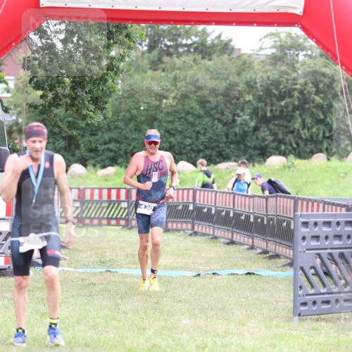 21.06.2026 - 29. Vierlanden-Triathlon Andreas Tolksdorf http://msf.ph/oto/9874192 21.06.2026 11:04:54 Ziel 430, 430 meine-sportfotos.de