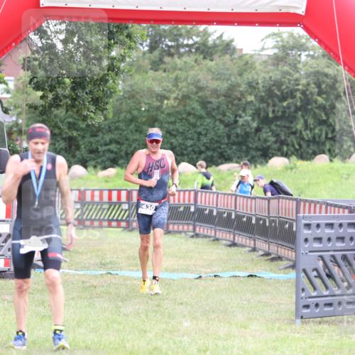 21.06.2026 - 29. Vierlanden-Triathlon Andreas Tolksdorf http://msf.ph/oto/9874199 21.06.2026 11:04:54 Ziel 430, 430 meine-sportfotos.de