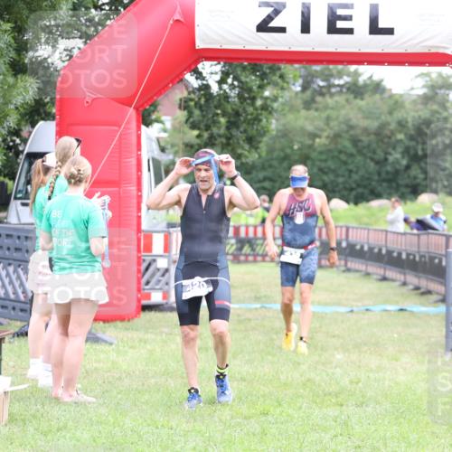 21.06.2026 - 29. Vierlanden-Triathlon Andreas Tolksdorf http://msf.ph/oto/9874226 21.06.2026 11:04:57 Ziel 430, 430 meine-sportfotos.de