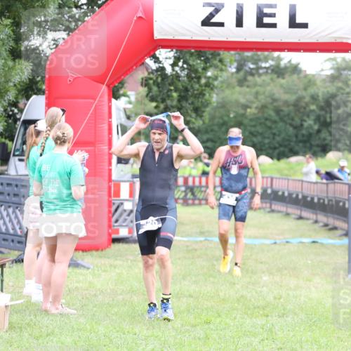 21.06.2026 - 29. Vierlanden-Triathlon Andreas Tolksdorf http://msf.ph/oto/9874241 21.06.2026 11:04:57 Ziel 430, 430 meine-sportfotos.de