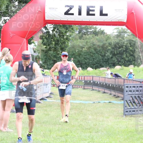 21.06.2026 - 29. Vierlanden-Triathlon Andreas Tolksdorf http://msf.ph/oto/9874297 21.06.2026 11:04:59 Ziel 430, 430 meine-sportfotos.de