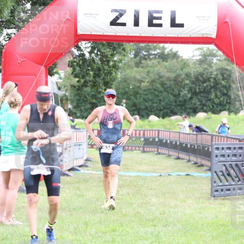 21.06.2026 - 29. Vierlanden-Triathlon Andreas Tolksdorf http://msf.ph/oto/9874305 21.06.2026 11:04:59 Ziel 430, 430 meine-sportfotos.de