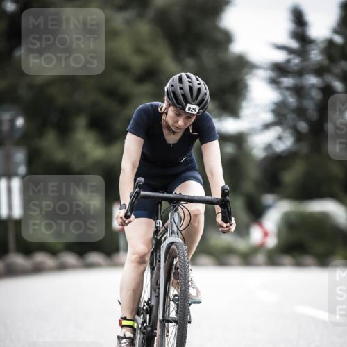 21.06.2026 - 29. Vierlanden-Triathlon H.Heesch http://msf.ph/oto/9874312 21.06.2026 12:16:46 Radfahren 805, 829 meine-sportfotos.de