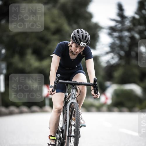 21.06.2026 - 29. Vierlanden-Triathlon H.Heesch http://msf.ph/oto/9874314 21.06.2026 12:16:47 Radfahren 805, 829 meine-sportfotos.de