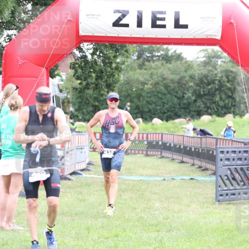 21.06.2026 - 29. Vierlanden-Triathlon Andreas Tolksdorf http://msf.ph/oto/9874316 21.06.2026 11:04:59 Ziel 430, 430 meine-sportfotos.de