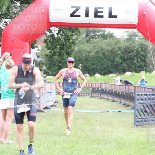 21.06.2026 - 29. Vierlanden-Triathlon Andreas Tolksdorf http://msf.ph/oto/9874324 21.06.2026 11:04:59 Ziel 430, 430 meine-sportfotos.de
