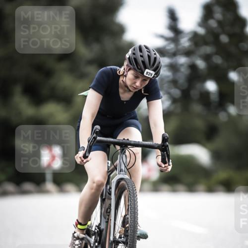 21.06.2026 - 29. Vierlanden-Triathlon H.Heesch http://msf.ph/oto/9874327 21.06.2026 12:16:47 Radfahren 805, 829 meine-sportfotos.de