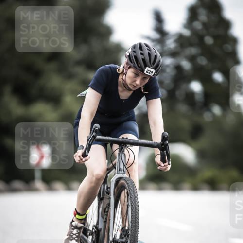 21.06.2026 - 29. Vierlanden-Triathlon H.Heesch http://msf.ph/oto/9874329 21.06.2026 12:16:47 Radfahren 805, 829 meine-sportfotos.de