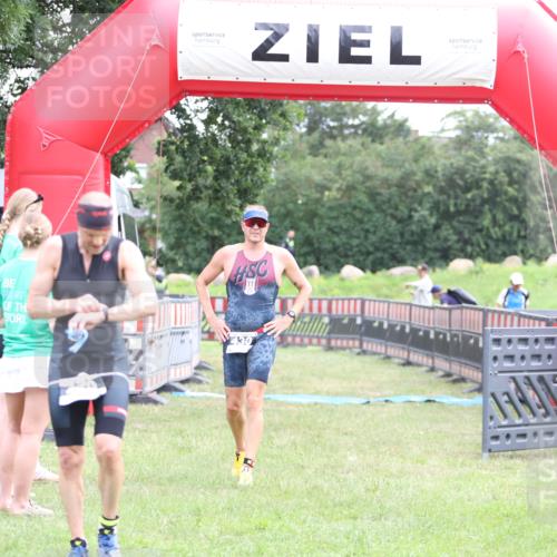 21.06.2026 - 29. Vierlanden-Triathlon Andreas Tolksdorf http://msf.ph/oto/9874332 21.06.2026 11:04:59 Ziel 430, 430 meine-sportfotos.de