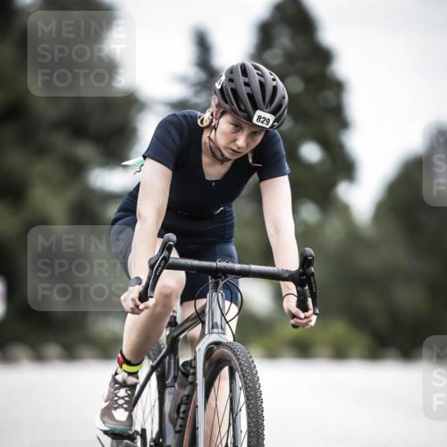 21.06.2026 - 29. Vierlanden-Triathlon H.Heesch http://msf.ph/oto/9874342 21.06.2026 12:16:47 Radfahren 805, 829 meine-sportfotos.de