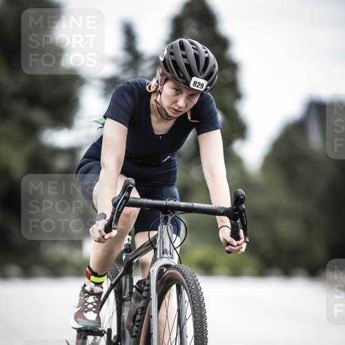 21.06.2026 - 29. Vierlanden-Triathlon H.Heesch http://msf.ph/oto/9874347 21.06.2026 12:16:47 Radfahren 805, 829 meine-sportfotos.de