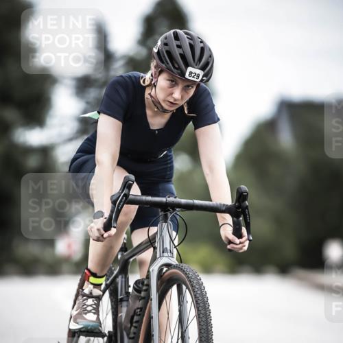 21.06.2026 - 29. Vierlanden-Triathlon H.Heesch http://msf.ph/oto/9874351 21.06.2026 12:16:47 Radfahren 805, 829 meine-sportfotos.de
