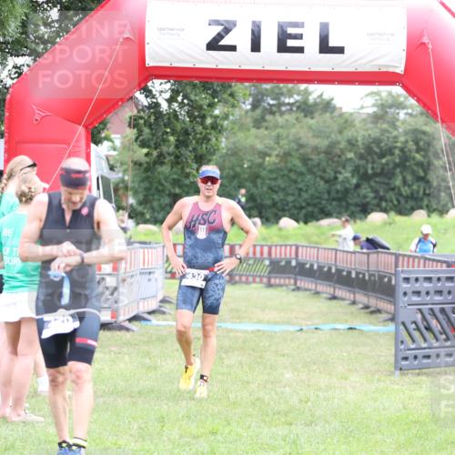 21.06.2026 - 29. Vierlanden-Triathlon Andreas Tolksdorf http://msf.ph/oto/9874352 21.06.2026 11:04:59 Ziel 430, 430 meine-sportfotos.de
