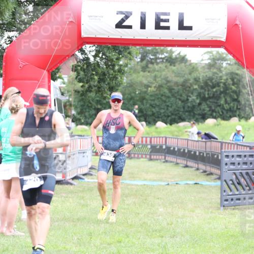 21.06.2026 - 29. Vierlanden-Triathlon Andreas Tolksdorf http://msf.ph/oto/9874358 21.06.2026 11:04:59 Ziel 430, 430 meine-sportfotos.de