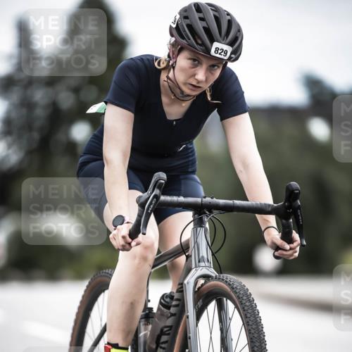 21.06.2026 - 29. Vierlanden-Triathlon H.Heesch http://msf.ph/oto/9874362 21.06.2026 12:16:47 Radfahren 805, 829 meine-sportfotos.de
