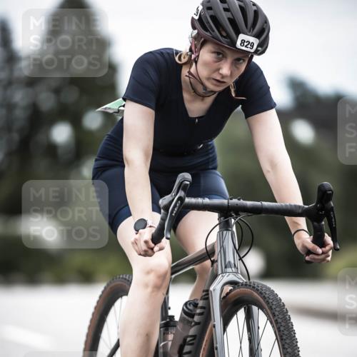 21.06.2026 - 29. Vierlanden-Triathlon H.Heesch http://msf.ph/oto/9874365 21.06.2026 12:16:47 Radfahren 805, 829 meine-sportfotos.de