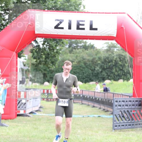 21.06.2026 - 29. Vierlanden-Triathlon Andreas Tolksdorf http://msf.ph/oto/9874371 21.06.2026 11:05:17 Ziel 362, 362 meine-sportfotos.de
