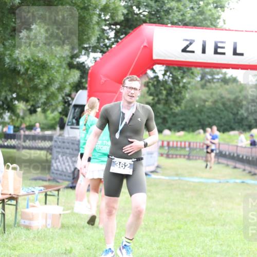 21.06.2026 - 29. Vierlanden-Triathlon Andreas Tolksdorf http://msf.ph/oto/9874388 21.06.2026 11:05:23 Ziel 346, 346 meine-sportfotos.de