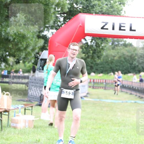 21.06.2026 - 29. Vierlanden-Triathlon Andreas Tolksdorf http://msf.ph/oto/9874395 21.06.2026 11:05:23 Ziel 346, 346 meine-sportfotos.de