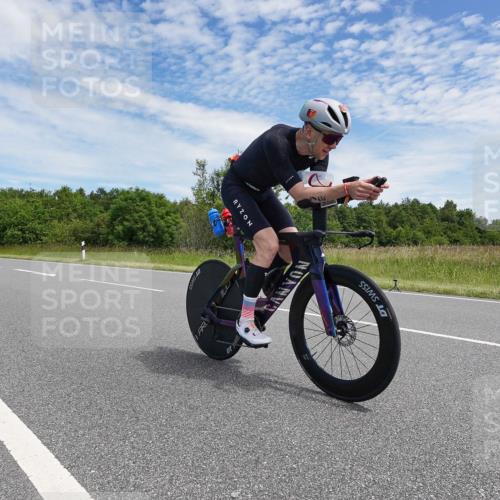 21.06.2026 - Viking Triathlon Michael Burmester http://msf.ph/oto/9874464 21.06.2026 12:50:45 Radfahren 26, 190, 211, 261, 326, 387, 463, 556 meine-sportfotos.de