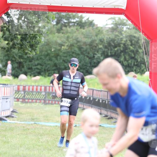 21.06.2026 - 29. Vierlanden-Triathlon Andreas Tolksdorf http://msf.ph/oto/9874603 21.06.2026 11:05:45 Ziel 337, 337 meine-sportfotos.de